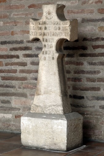 Croix de cimetière de Guillemette, femme de Jean Azémar maréchal-ferrand